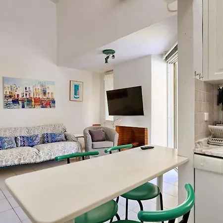 Bobby's House Apartment